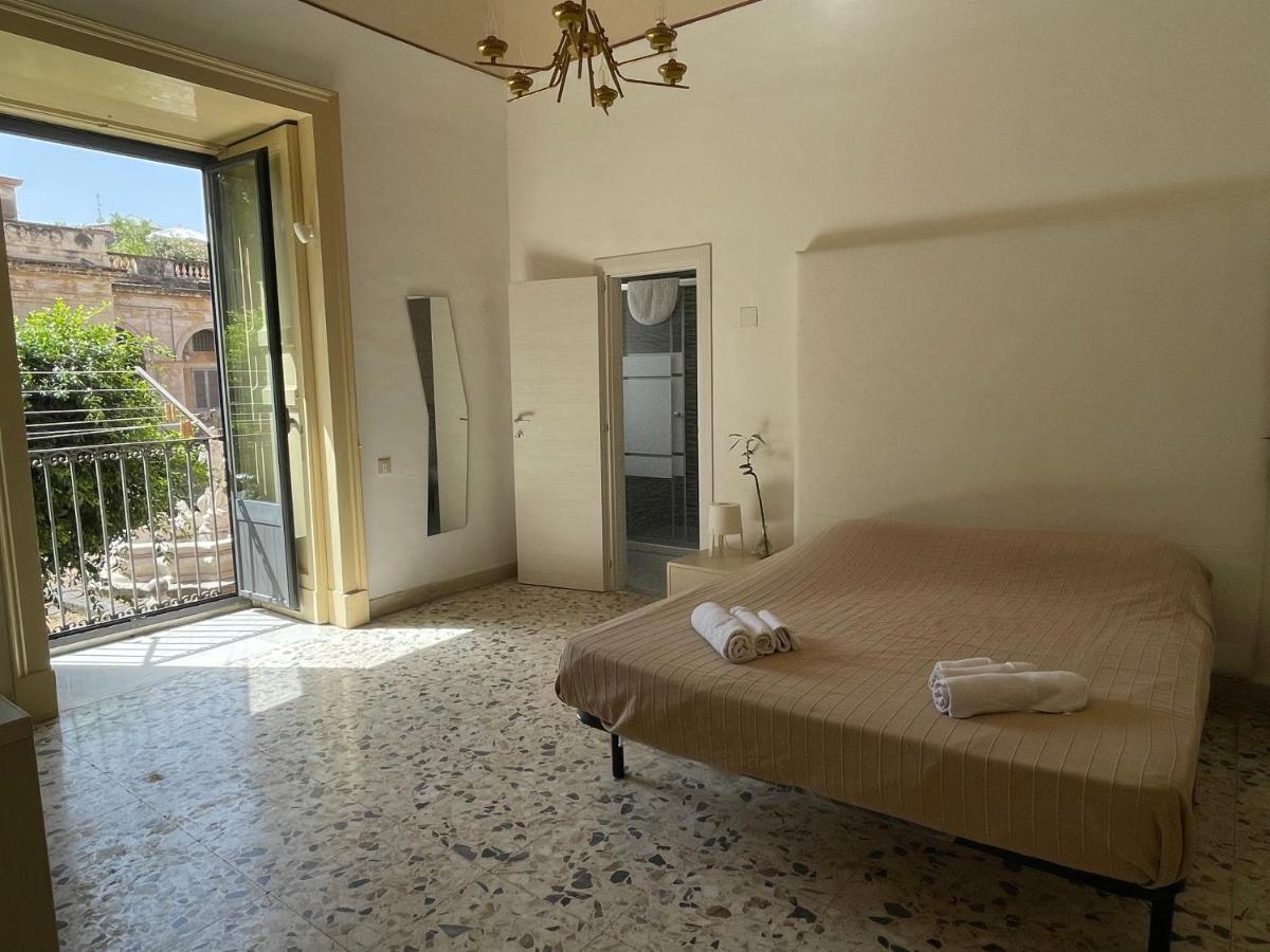 Bed And Books Isabella Bed & Breakfast Catania Exterior photo