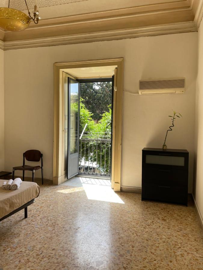 Bed And Books Isabella Bed & Breakfast Catania Exterior photo